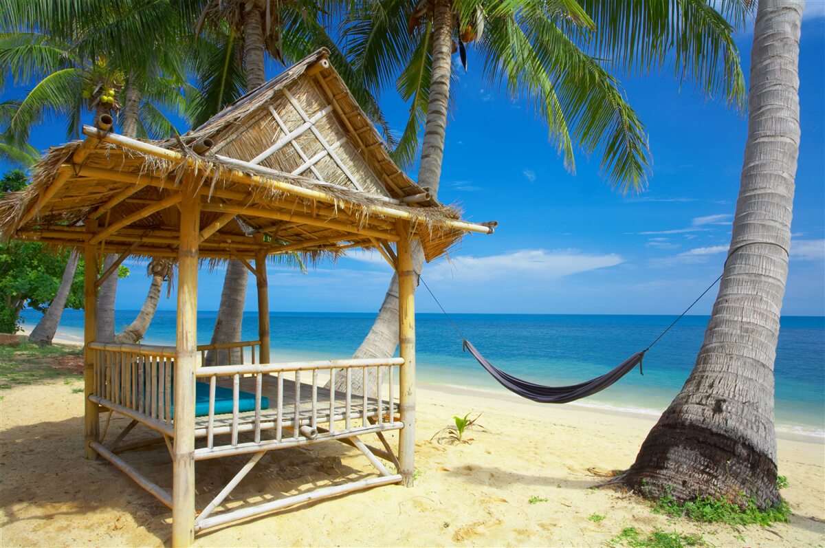 Papier peint gazebo confortable au bord de l'eau