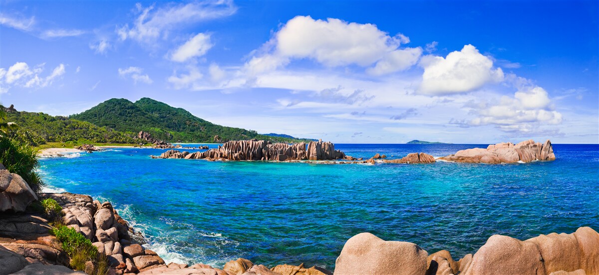 Papier peint îles d'émeraude et océan bleu