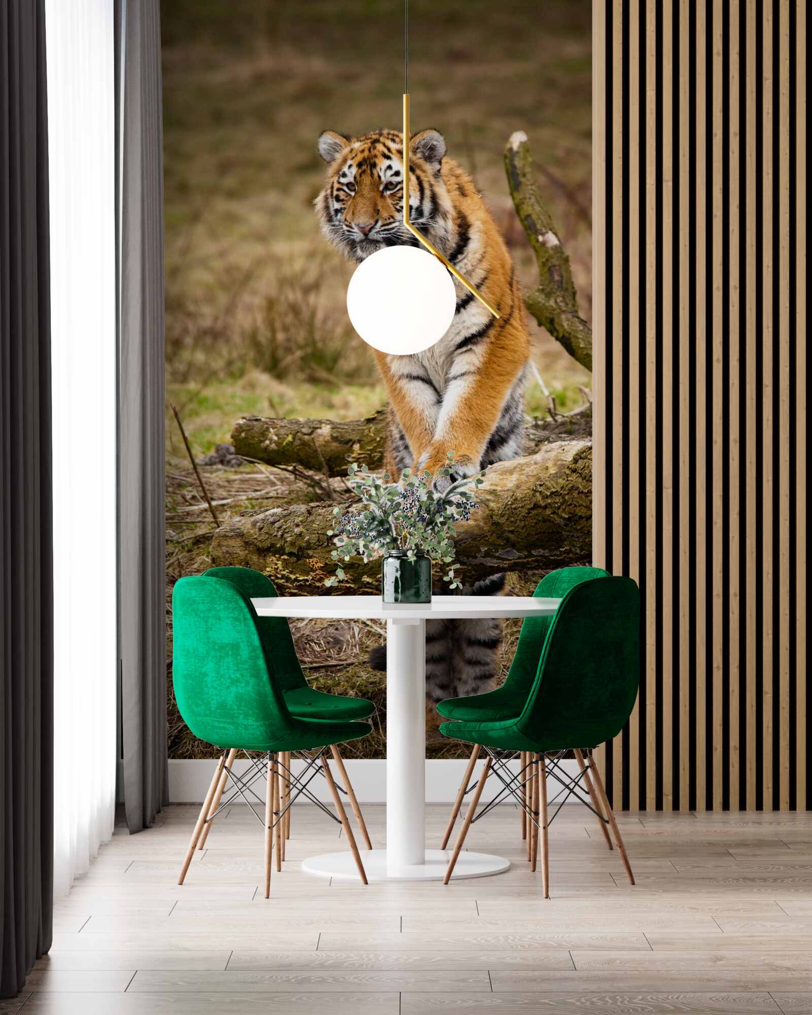 Papier peint le tigre s'assoit sur une branche et attend sa proie