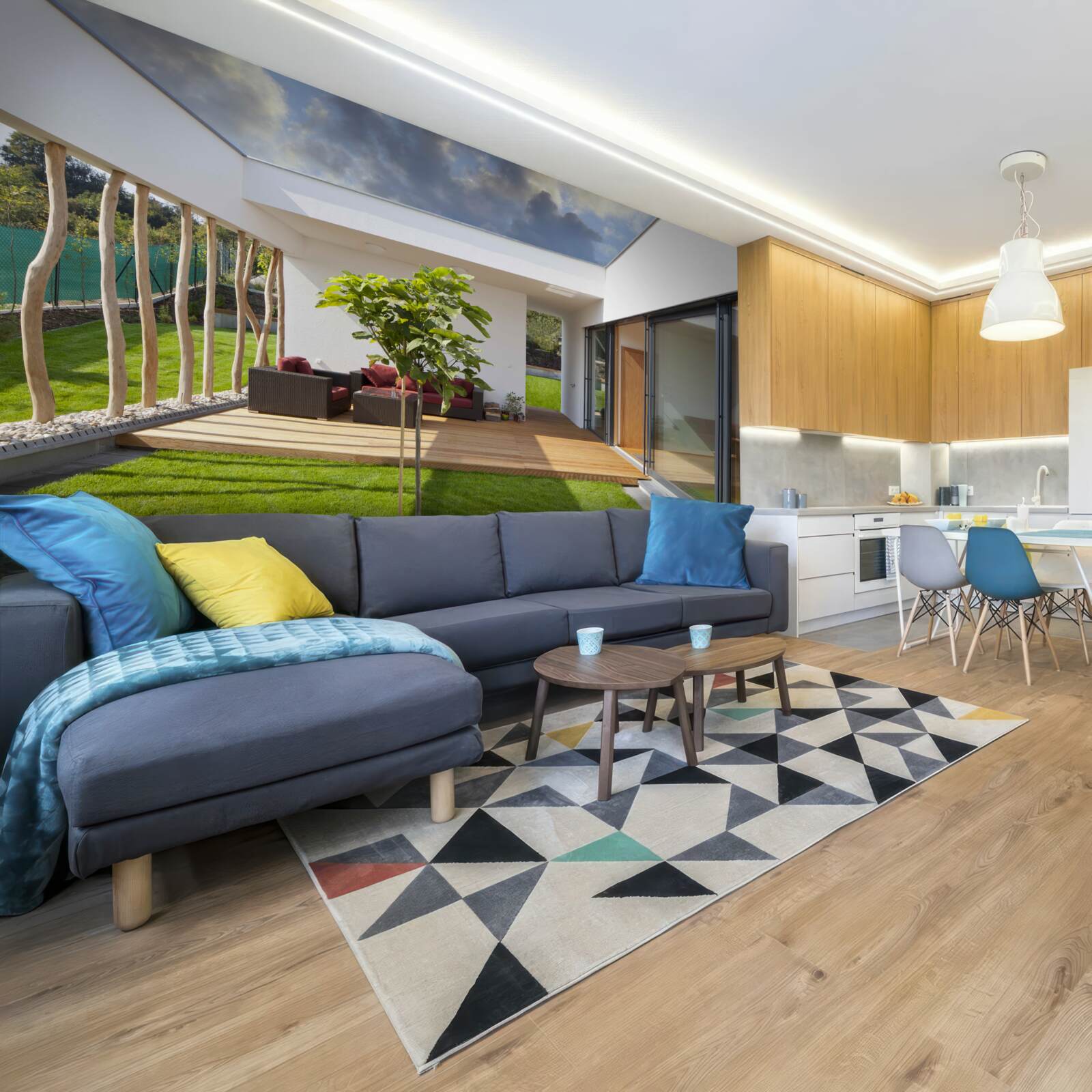 Papier peint aménagement intérieur moderne avec des éléments en bois et des plantes