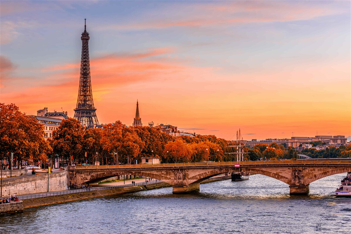 Papier peint l'automne est arrivé dans le vieux paris