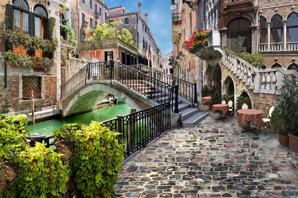 Papier peint pont détruit sur le canal de venise