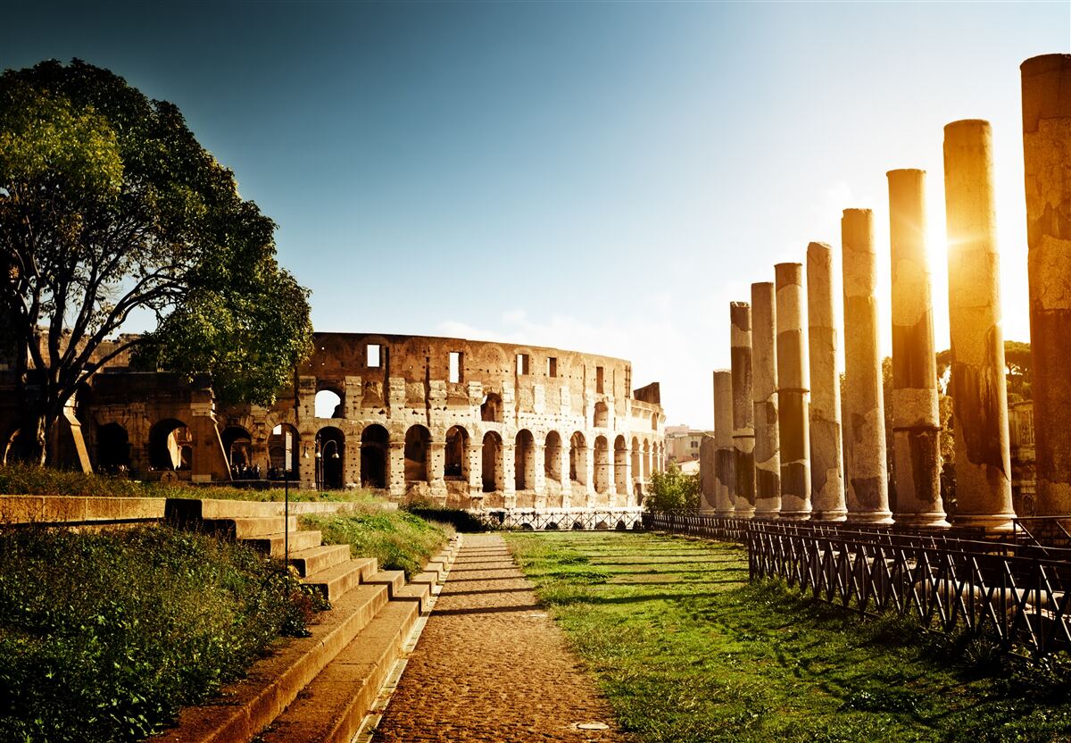 Papier peint les salles de l'ancienne rome dans les rayons du soleil couchant