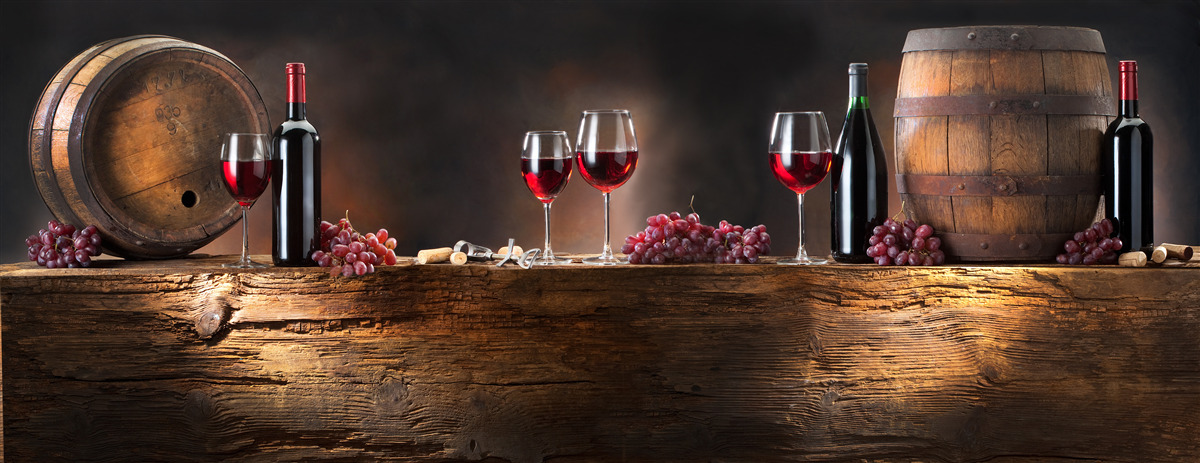 Papier peint cave à vin avec boissons de vieillissement