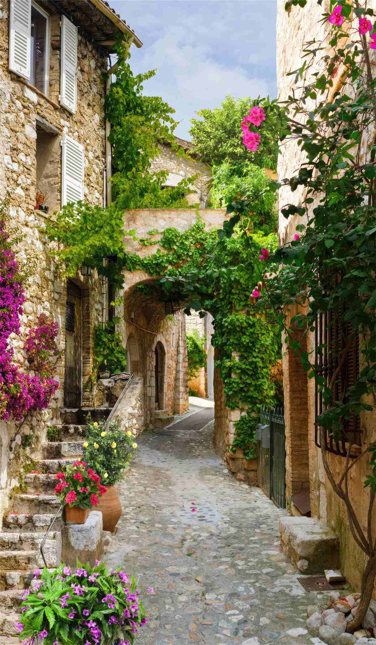 Papier peint Une rue étroite en Italie