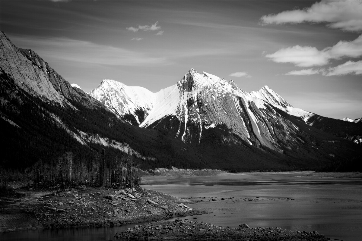 Papier peint montagnes en tons monochromes