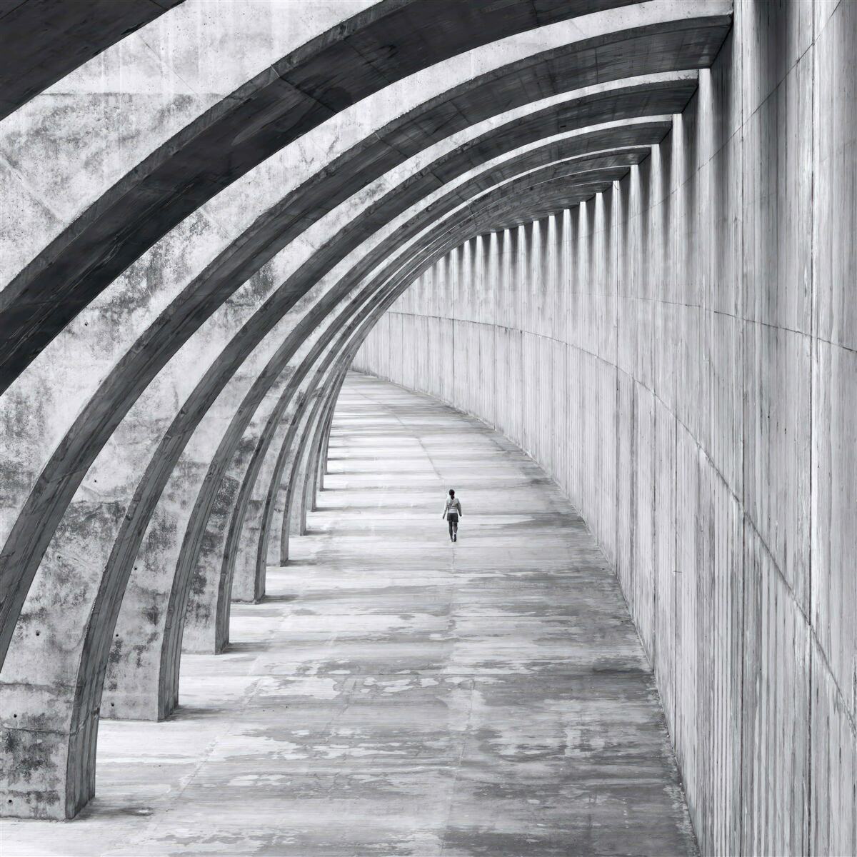 Papier peint unité devant les murs majestueux du bâtiment