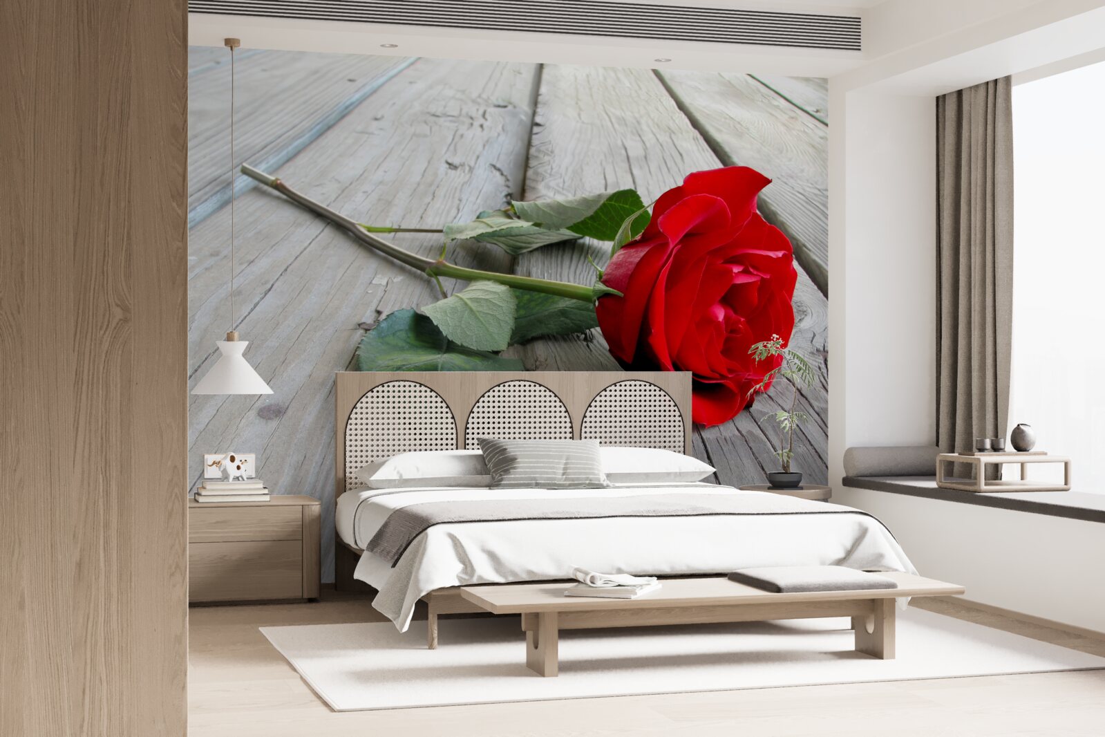 Papier peint fleur écarlate sur une surface en bois